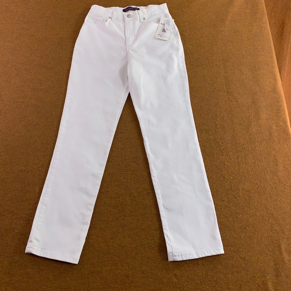Gloria Vanderbilt Womens 6 Vintage White Amanda Slimming Straight Leg Jeans NWT